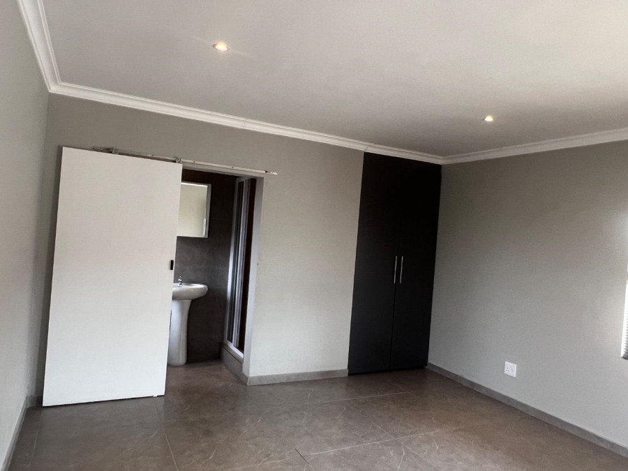 To Let 8 Bedroom Property for Rent in Bethanie North West